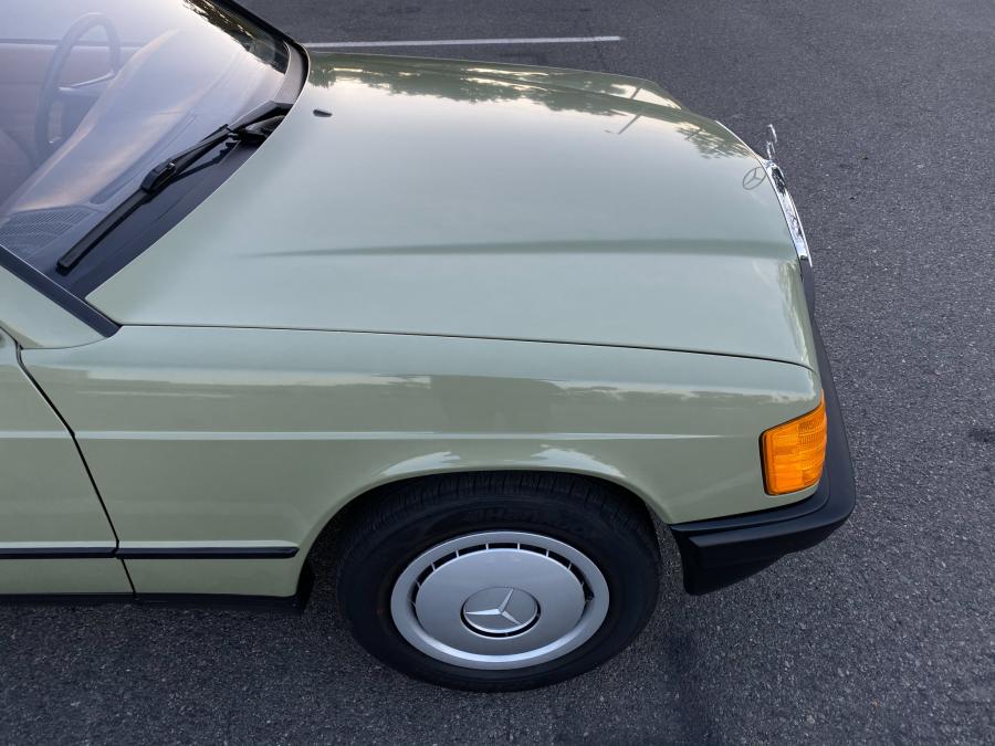 Детали экстерьера Mercedes-Benz 190 D (W124) 1984 года  (NA) (фото 52 из 240)